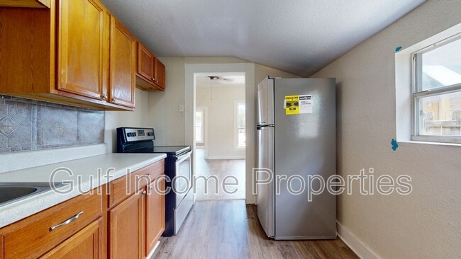 Building Photo - 1510 10th St W