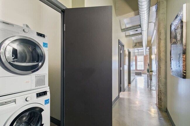 Building Photo - 500 S Ervay St