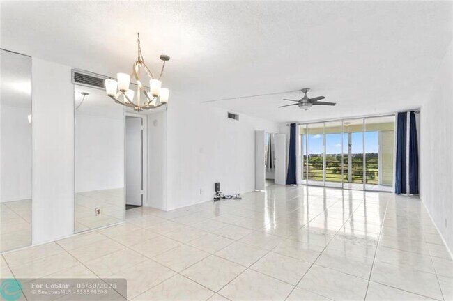 Building Photo - 2671 S Course Dr