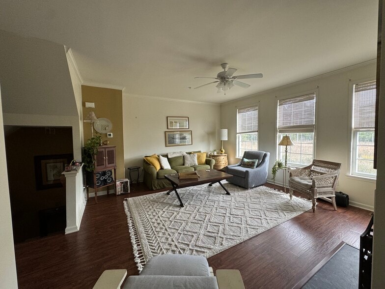 Building Photo - 35821 S Gloucester Cir