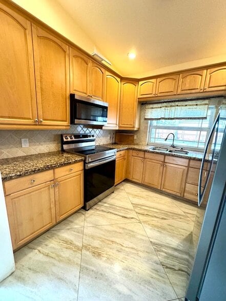 Building Photo - 531 SW 167th Terrace