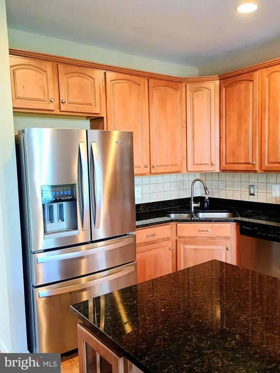 Building Photo - 1043 Hotchkiss Pl