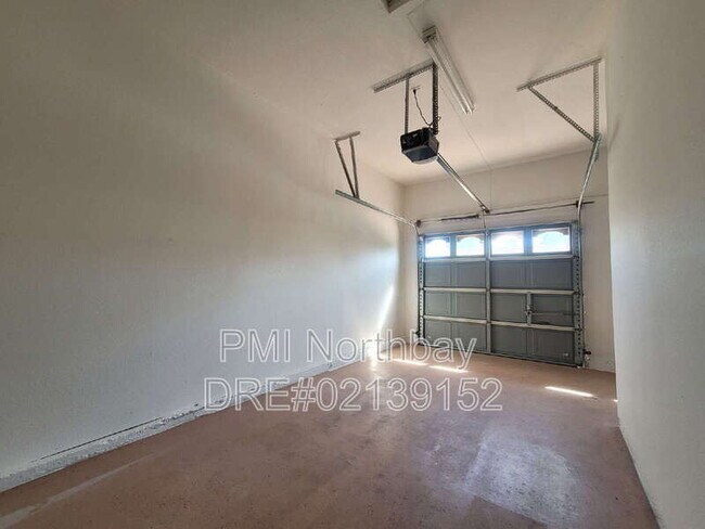 Building Photo - 167 Harvest Dr