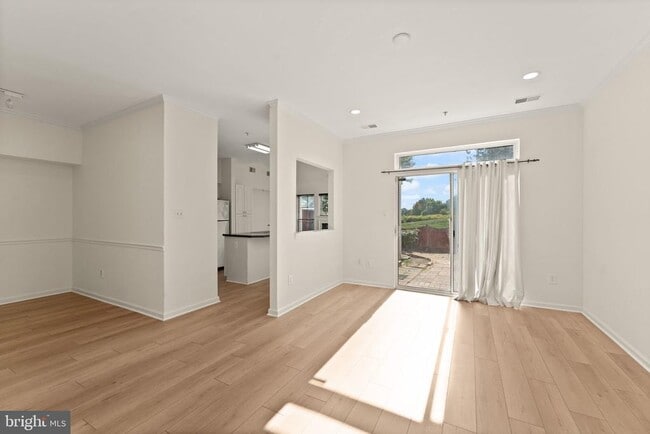 Building Photo - 44210 Shady Glen Terrace
