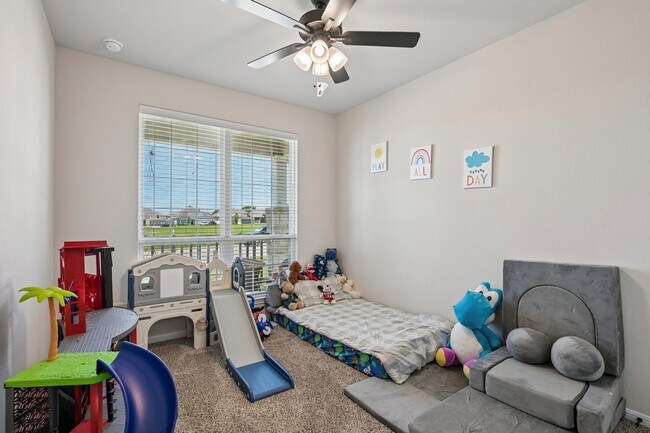 Building Photo - 716 Killam Dr
