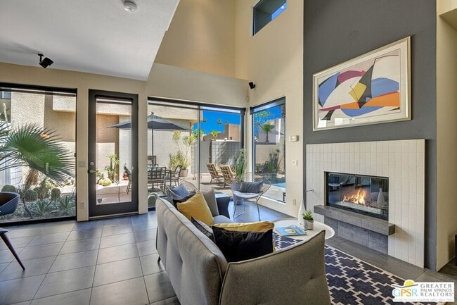 Building Photo - 1536 E Baristo Rd