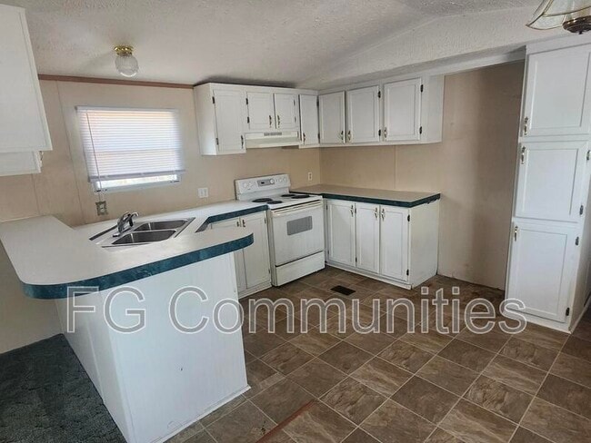 Building Photo - 2015 Keith Ln