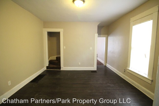 Building Photo - 321-323 Reeb Ave