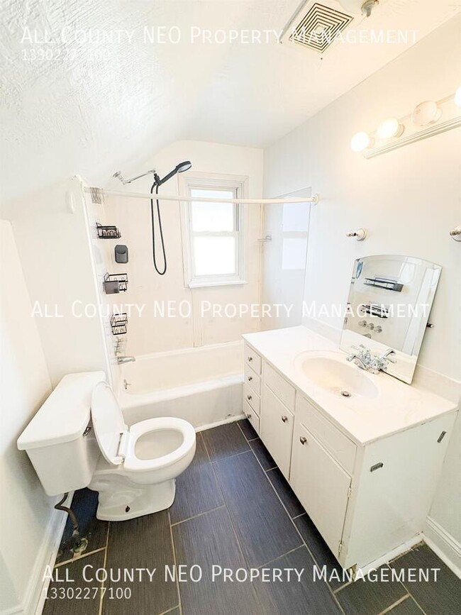 Building Photo - 1422 Elder Ave