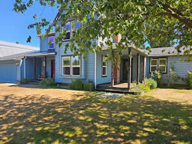 Building Photo - Spacious Two Story, 4 Bedroom, 4 Bathroom ...