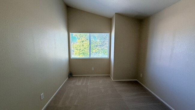 Building Photo - Oakley beautiful 3 bedroom 2 bath w/vaulted ceilings & much more