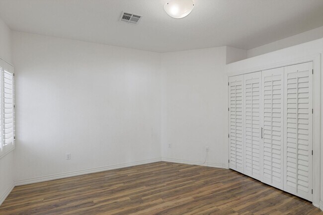 Building Photo - 8133 Horizon Lake Dr