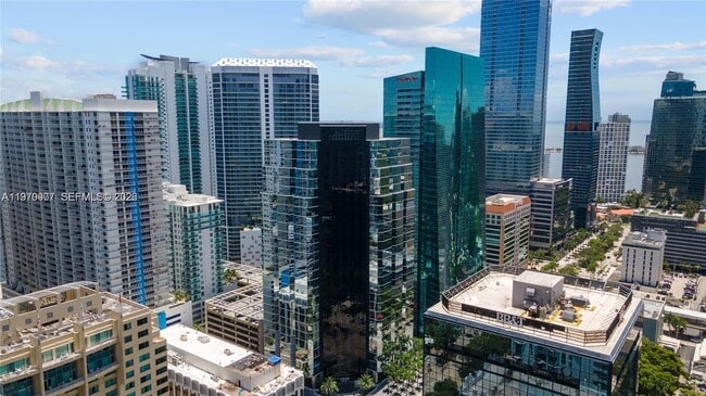 Building Photo - 1060 Brickell Ave