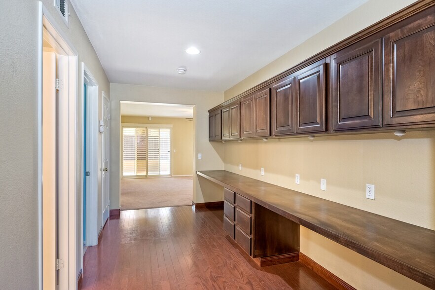 Building Photo - 44401 Penbrook Ln