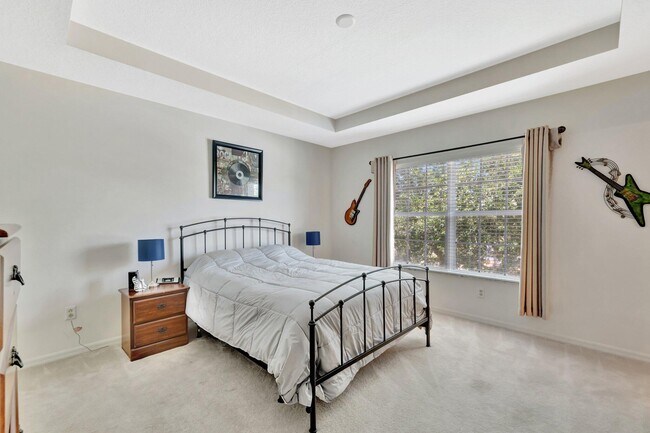 Building Photo - 2061 SE Glen Ridge Dr