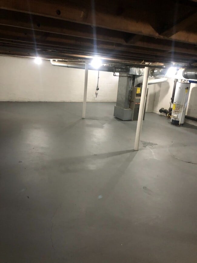 Building Photo - Central School District!