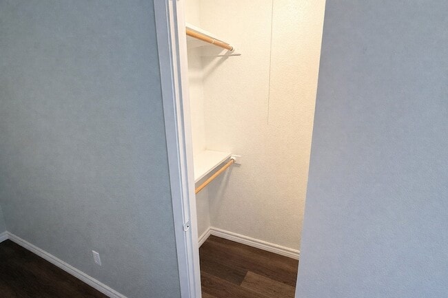 Building Photo - 16 W Creek Ln