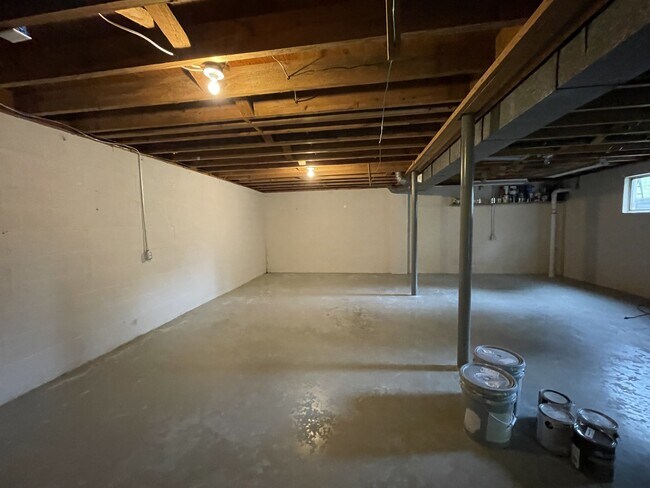 Building Photo - 1113 Craigmont Dr