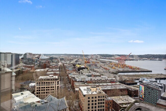 Building Photo - Millennium Tower - 2 bedrooms + den