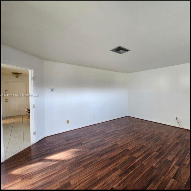 Building Photo - 127 Highview Ave