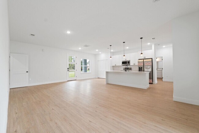 Building Photo - 6067 SW 155th St Rd