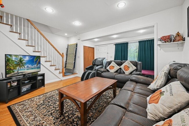 Building Photo - 13 Herbert Ave