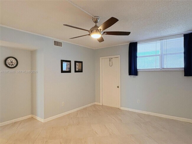 Building Photo - 3100 NE 49th St