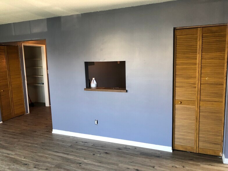 Building Photo - 1120 E 6th St apt 3