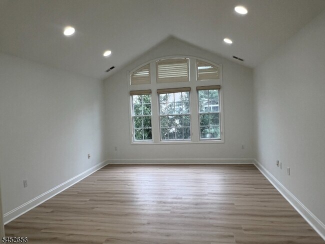Building Photo - 311 Kensington Ln
