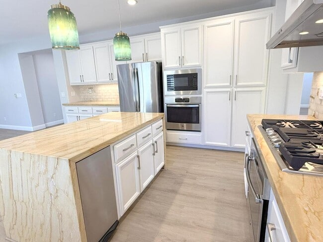 Building Photo - Beautifully Remodeled Modern Home In Wests...