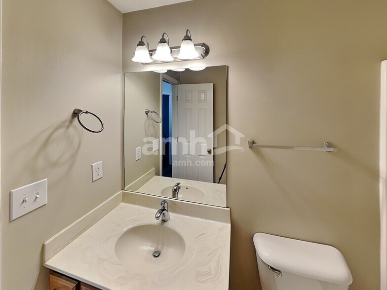 Building Photo - 7008 Masonboro Dr