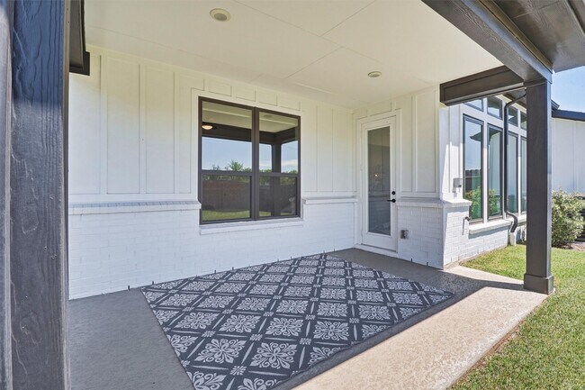 Building Photo - 10126 Water Harbor Dr