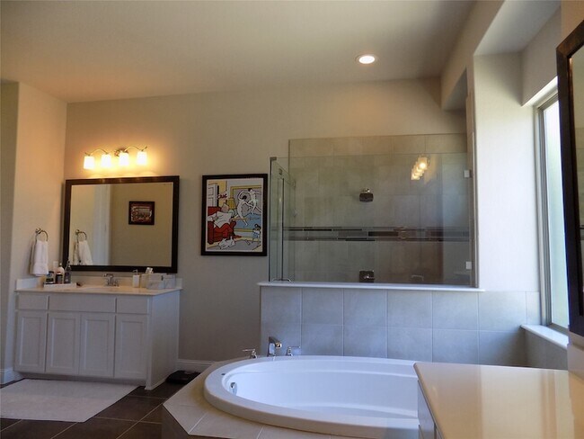 Building Photo - 2440 Vaquero Ln