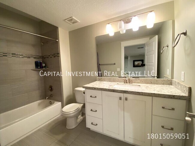 Building Photo - 224 E Pace Ln
