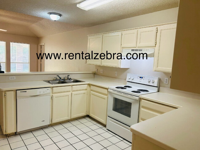 Building Photo - $2100 Lake Worth - GREAT FLOORPLAN