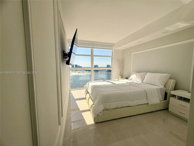 Building Photo - 1000 W Island Blvd