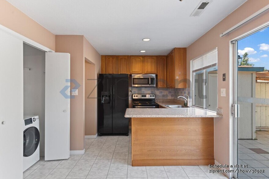 Building Photo - 27561 Stromberg Ct