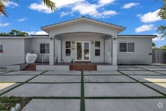 Building Photo - 1615 NW 32nd Ave