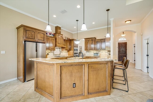 Building Photo - 7522 S Lake Dr