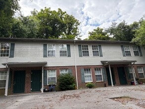 Building Photo - 220 Taliwa Gardens Dr
