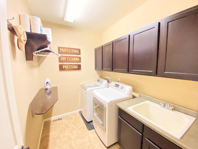 Building Photo - 6106 Wolf Village Dr