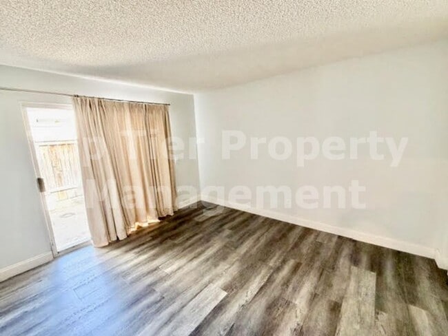 Building Photo - Beautiful 2 Bd/2 Ba 932 sf Condo in Oceanside available April 28th for Lease!