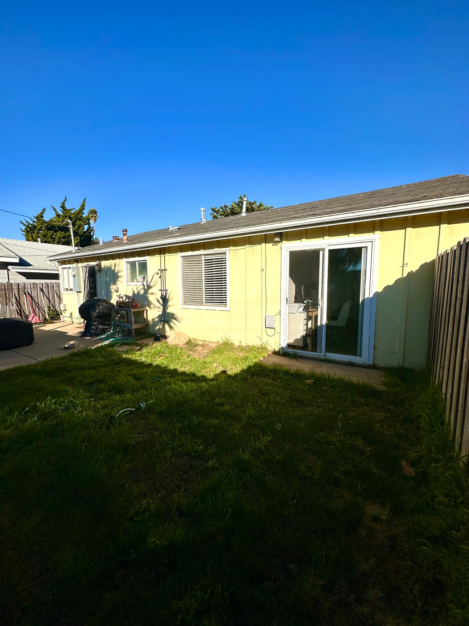 Building Photo - 2101 Sunset Ave