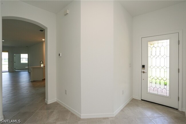 Building Photo - 2599 Vine Ave