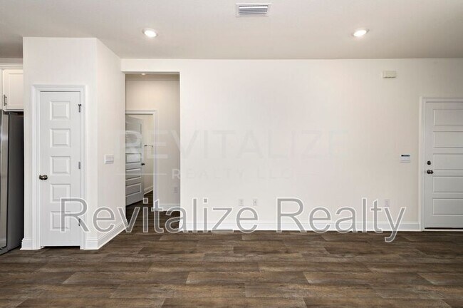 Building Photo - 13330 Shea Cir