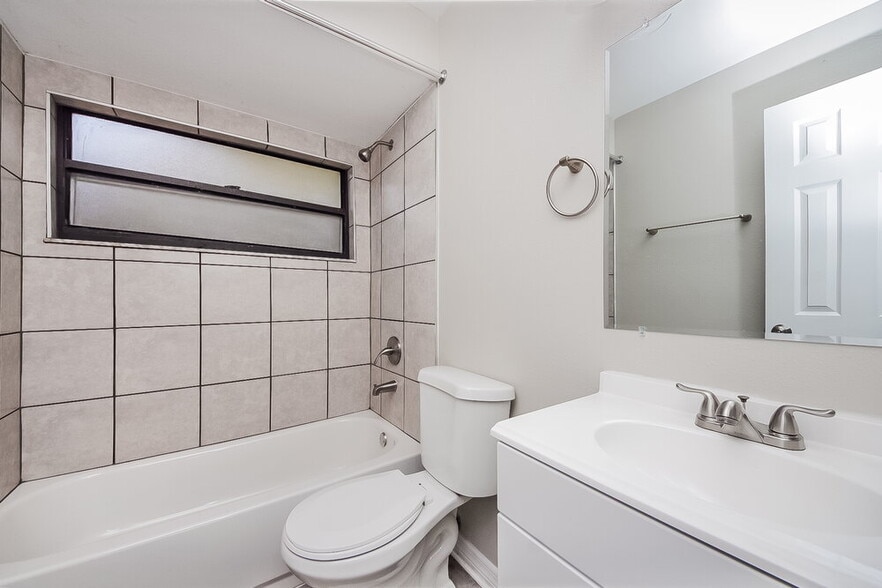 Building Photo - 2928 Dana Ln