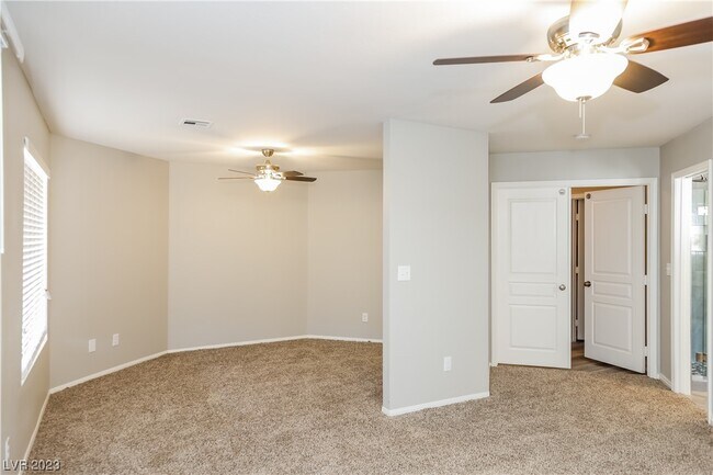 Building Photo - 415 Opal Dr