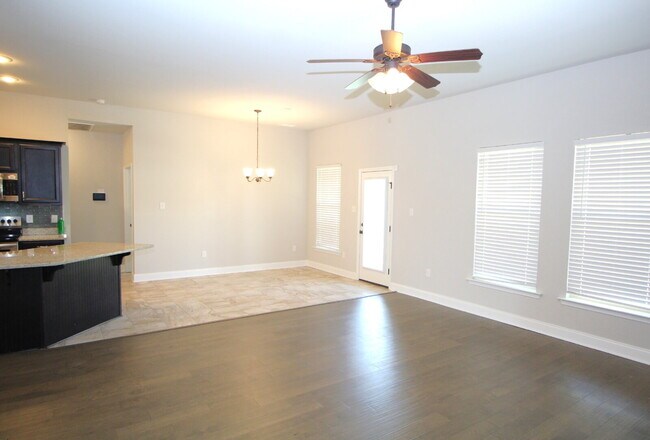 Building Photo - Spacious 3-Bedroom, 2-Bath Brick Home in N...