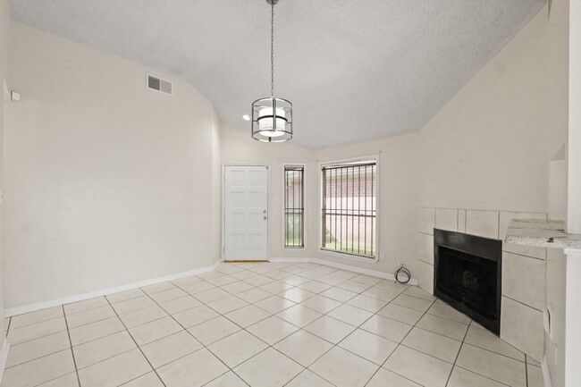 Building Photo - 6627 Misty Dale Dr