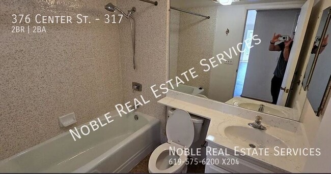 Building Photo - 376 Center St